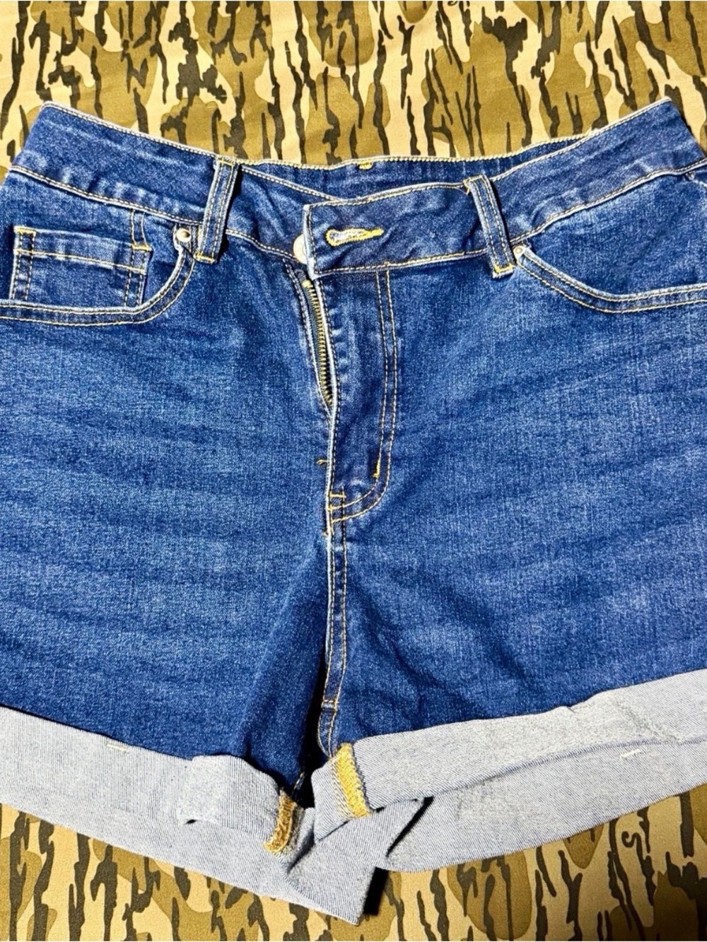 Classic Cuffed Denim Shorts - Blue
